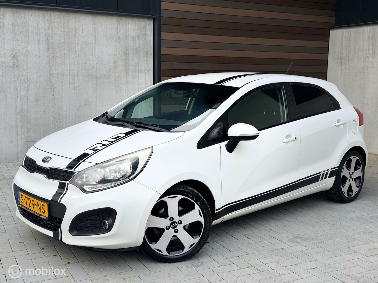 Kia Rio - 1.2 CVVT Design Edition 1.2 CVVT Design Edition - AutoWereld.nl