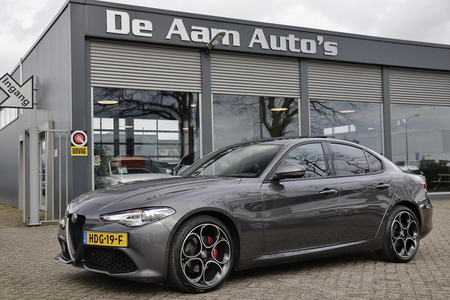 Alfa Romeo Giulia - 2.0T Sprint Panorama Veloce Stoelen Camera Navi - AutoWereld.nl