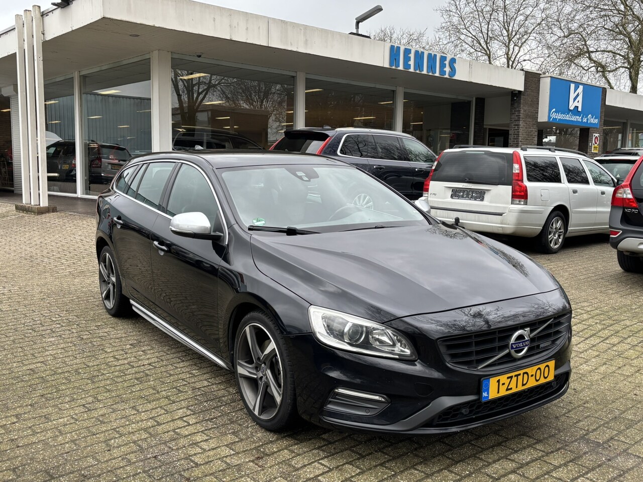 Volvo V60 - 2.0 D3 185pk R-DESIGN Xenon Stoelverwarming - AutoWereld.nl