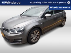 Volkswagen Golf - 1.0 TSI Connected Series / Navi / Parkeer sensoren V+A/