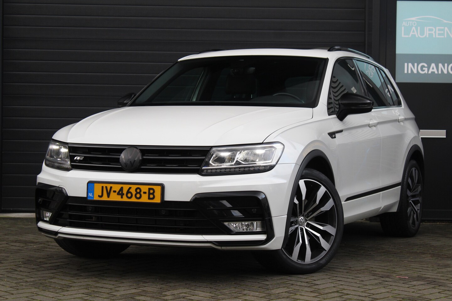 Volkswagen Tiguan - 2.0 TSI 4Motion R-Line | Pano | Virtual | Trekhaak | Memory - AutoWereld.nl