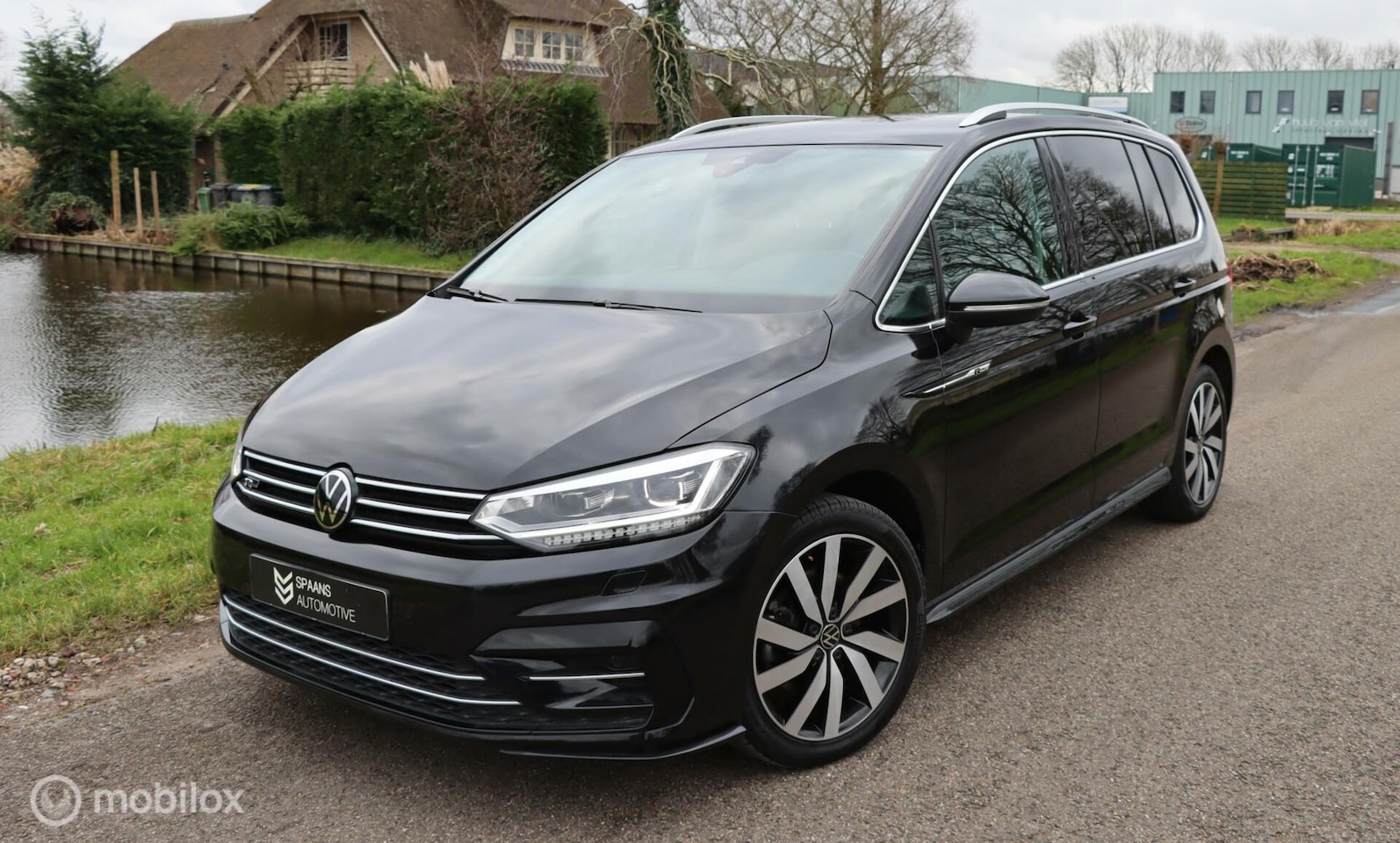 Volkswagen Touran - 1.5 TSI R-Line / 7persoons / Navi / Trekh - AutoWereld.nl