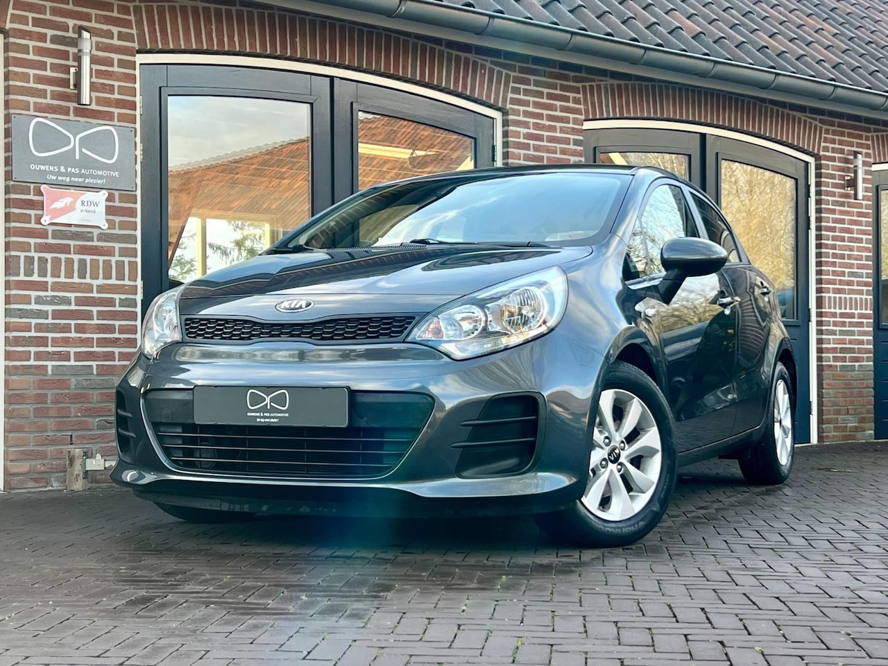 Kia Rio - 1.2 CVVT DynamicLine | NAVIGATIE | CAMERA | DEALERONDERHOUDEN - AutoWereld.nl