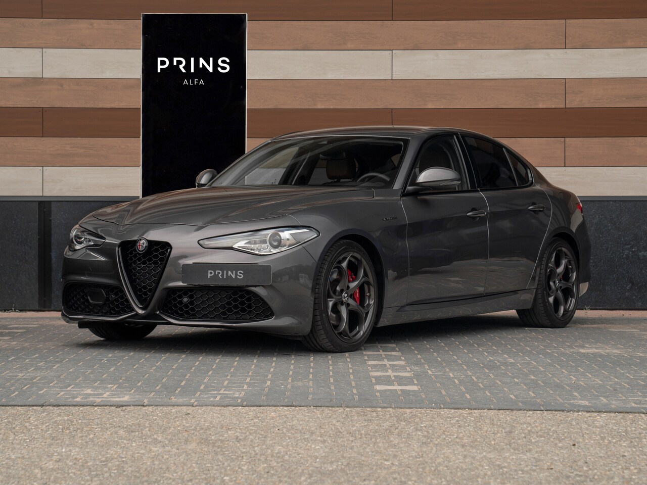 Alfa Romeo Giulia - 2.0T 320pk | Veloce pack | Ragazzon uitlaat | NL-auto - AutoWereld.nl