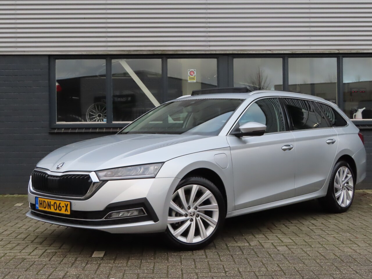 Skoda Octavia Combi - 1.4 TSI iV PHEV Style | pano dak | camera | verwarmd stuur | verwarmde voorstoelen | 18 in - AutoWereld.nl