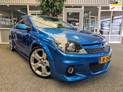 Opel Astra GTC - 2.0 T OPC 241PK Xenon Recaro