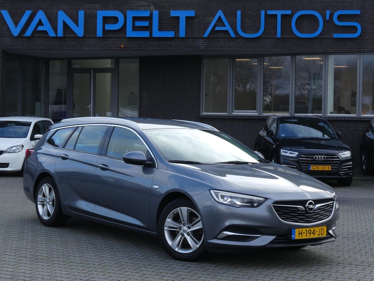 Opel Insignia Sports Tourer - 1.5 Turbo 165PK Business Executive / LED / Trekhaak / Leder - AutoWereld.nl