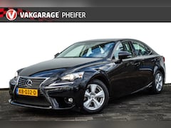 Lexus IS - 300h Aut. Navigatie/ Cruise control/ Climate control/ Tel. bluetooth/ Xenon