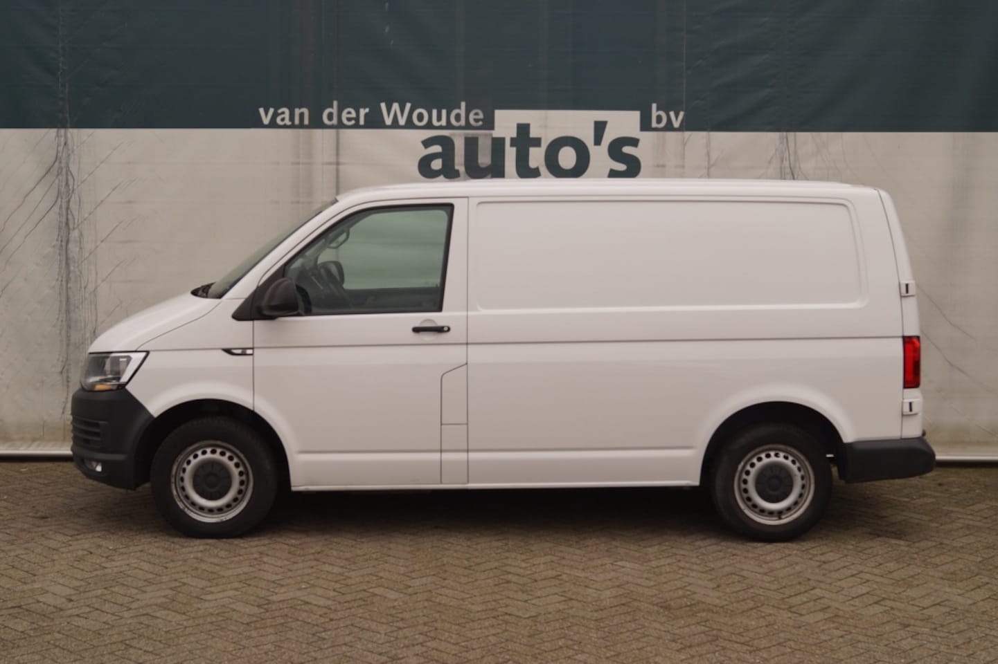 Volkswagen Transporter - 2.0 TDI 150pk L1-H1 Trend Edition -AIRCO-PDC-CRUISE- - AutoWereld.nl