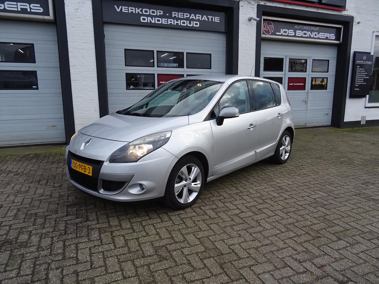 Renault Scénic - 1.4 TCE 130 Celsium - AutoWereld.nl