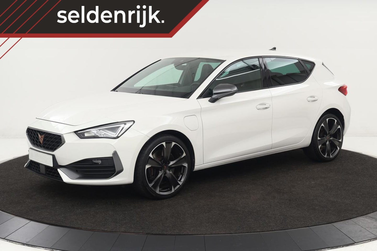 CUPRA Leon - 1.4 e-Hybrid VZ | 245pk | Adaptive cruise | Stoelverwarming | Sfeerverlichting | Full LED - AutoWereld.nl