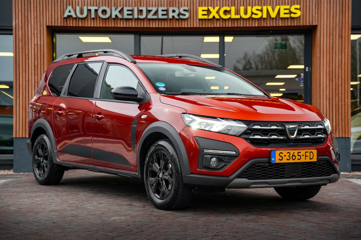 Dacia Jogger - 1.0 TCe 110 Extreme 7p. Dode Hoek Cruise Camera Navi DAB+ 7 Persoons Trekhaak - AutoWereld.nl