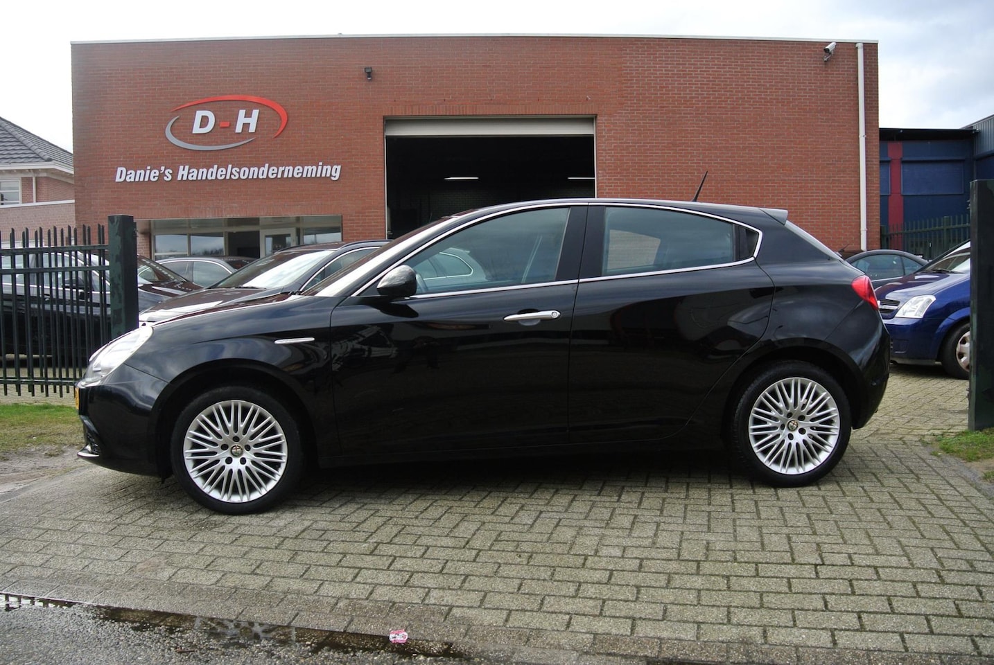 Alfa Romeo Giulietta - 1.4 T Distinctive airco nieuwe apk inruil mogelijk nap - AutoWereld.nl