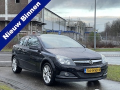 Opel Astra GTC - 1.8 Sport | NAVIGATIE | Panoramadak | Cruise Control | Parkeersensoren