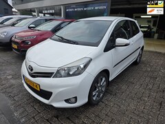 Toyota Yaris - 1.3 VVT-i Dynamic | 2E EIGENAAR | 12 MND GARANTIE | NAVI | CAMERA | LMV |