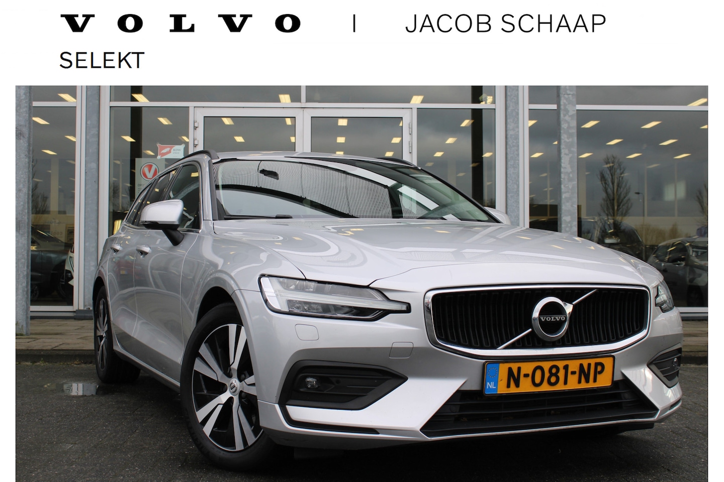 Volvo V60 - 2.0 B3 Momentum Business | Trekhaak | Adapt. Cruise | AppleCarplay | Getint glas | Camera - AutoWereld.nl