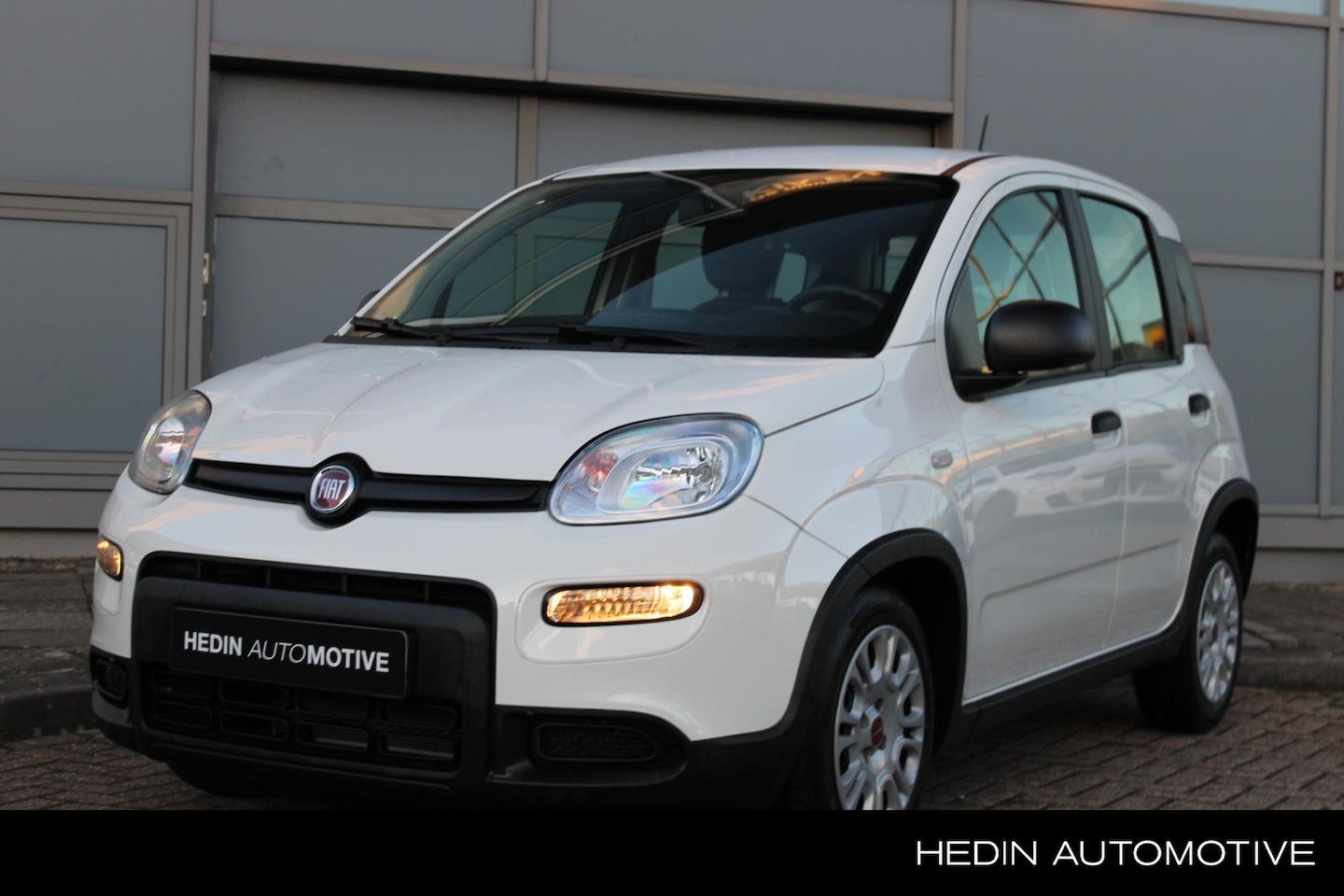 Fiat Panda - 1.0 Hybrid | 7000 km | Airconditioning | Parkeersensoren | 6-bak | Bluetooth - AutoWereld.nl