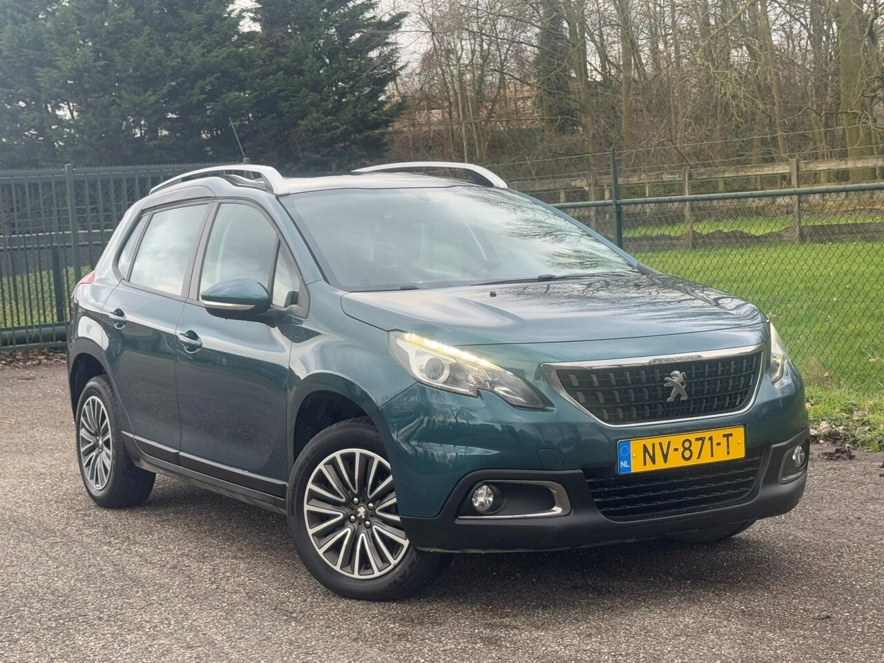 Peugeot 2008 - 1.2 PureTech Blue Lion /Navi/Trekhaak/ - AutoWereld.nl