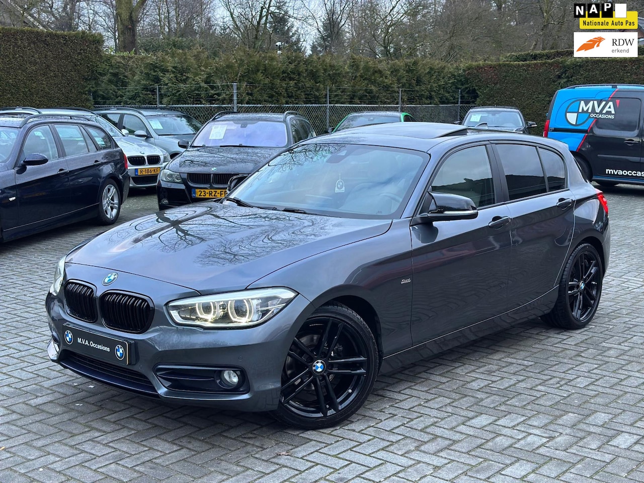 BMW 1-serie - 118i EDE Corporate Lease Sport|Keyless|Leder|Groot Navi|Dakje|Climate control|Cruise contr - AutoWereld.nl