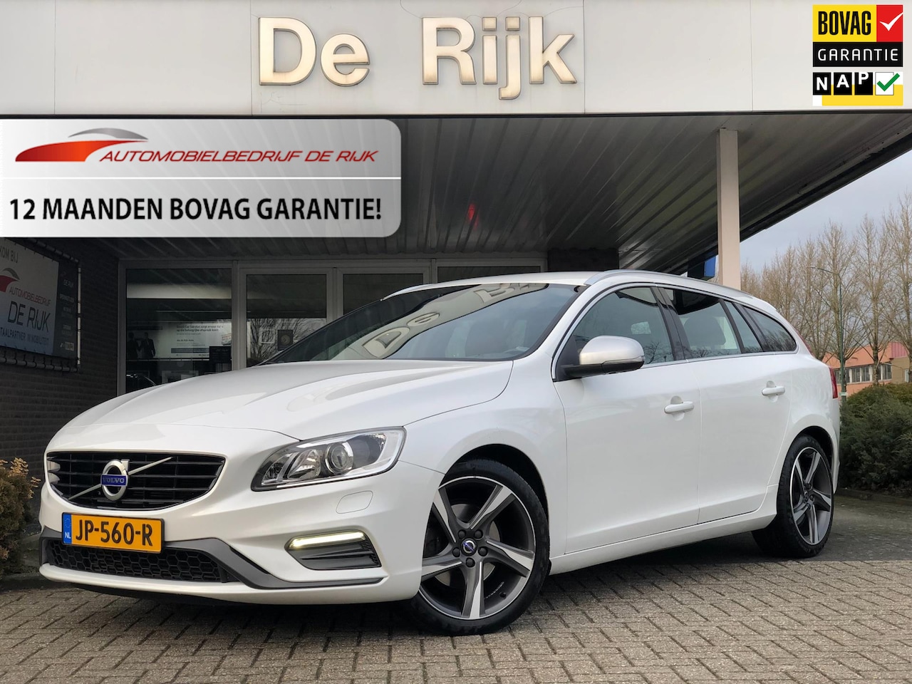 Volvo V60 - 2.0 T3 Summum R-Design | Half leder, Trekhaak, Navi, PDC, Cruise | Parelmoer Wit | Dealero - AutoWereld.nl