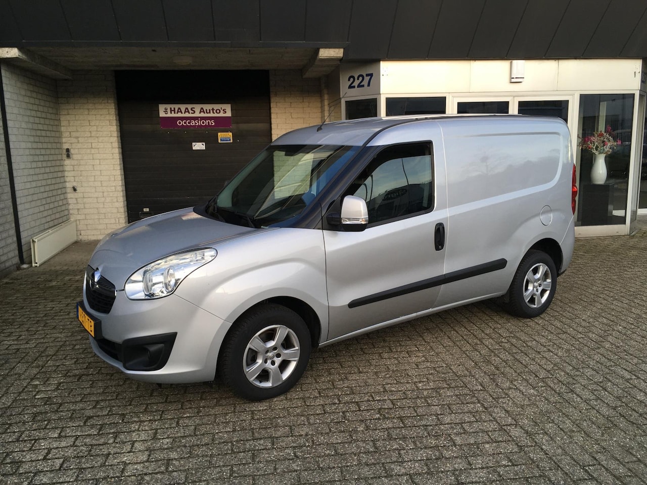 Opel Combo - 1.3 CDTi L1H1 Sport / AIRCO / EURO-6 / LEES TEKST / ALU VELGEN / TREKHAAK - AutoWereld.nl