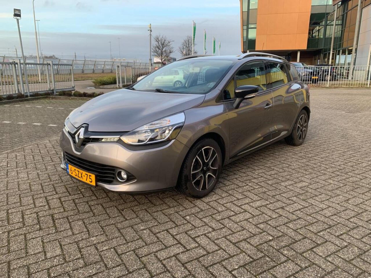 Renault Clio Estate - 0.9 TCe Expression 2014 Airco Cruise Nav - AutoWereld.nl