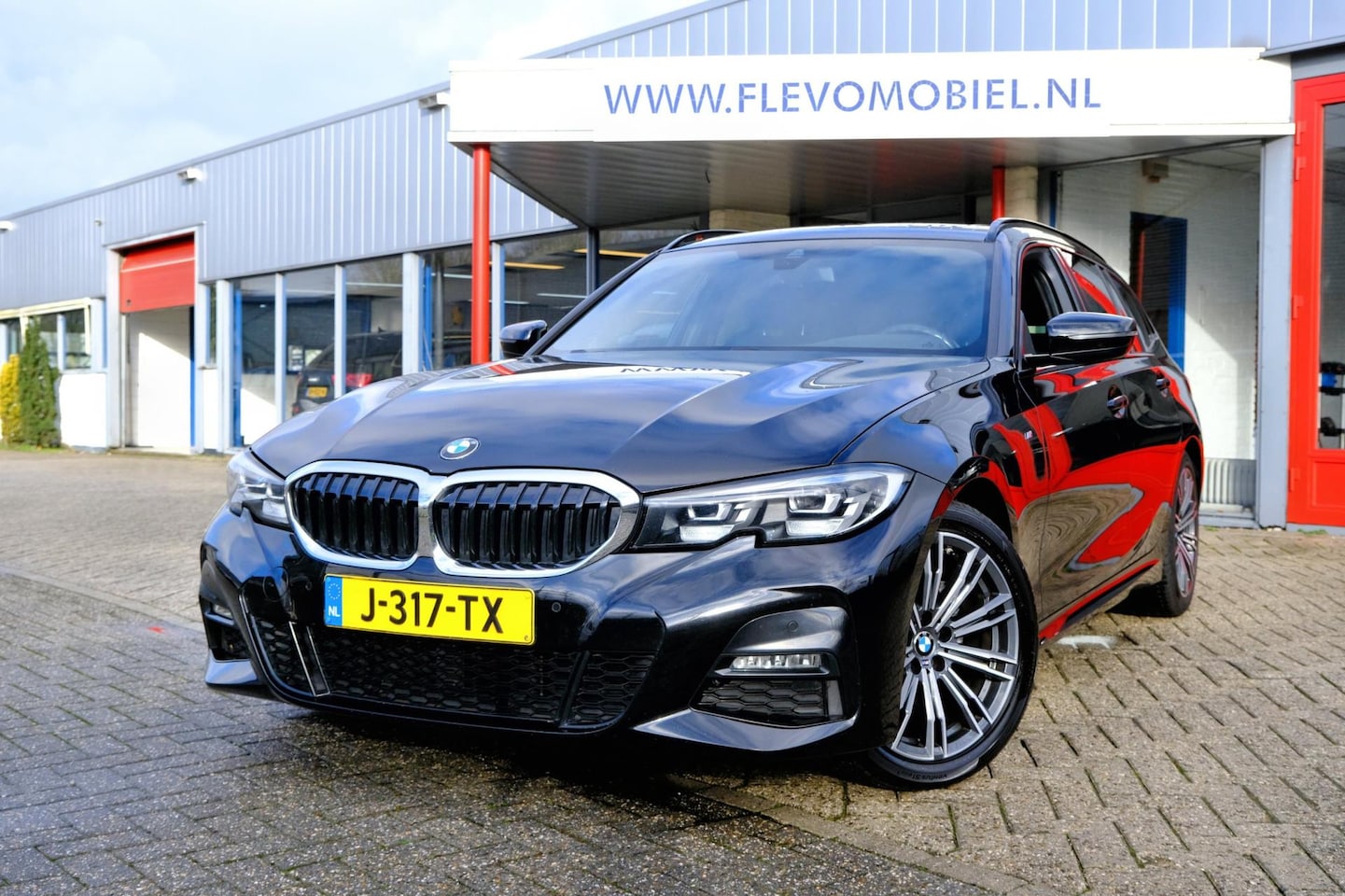 BMW 3-serie Touring - 318d M Sport Aut. Pano|Sportstoelen|1e Eig|Navi|LMV|Leder-Alcantara - AutoWereld.nl