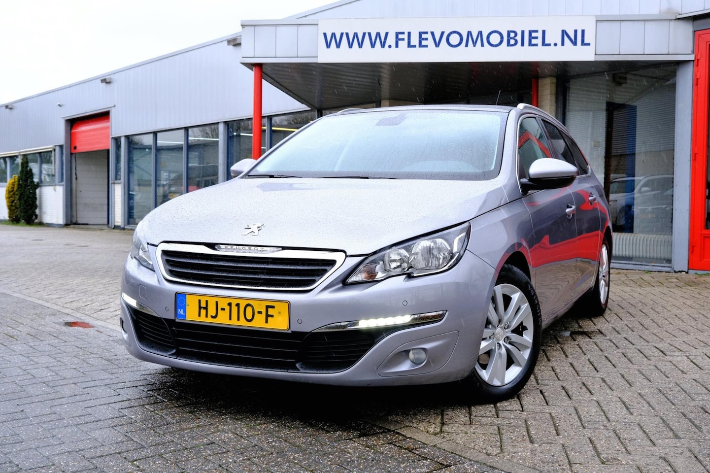 Peugeot 308 SW - 1.6 120pk BlueHDI Executive Pack Pano|Navi|Clima|LMV|Cam - AutoWereld.nl