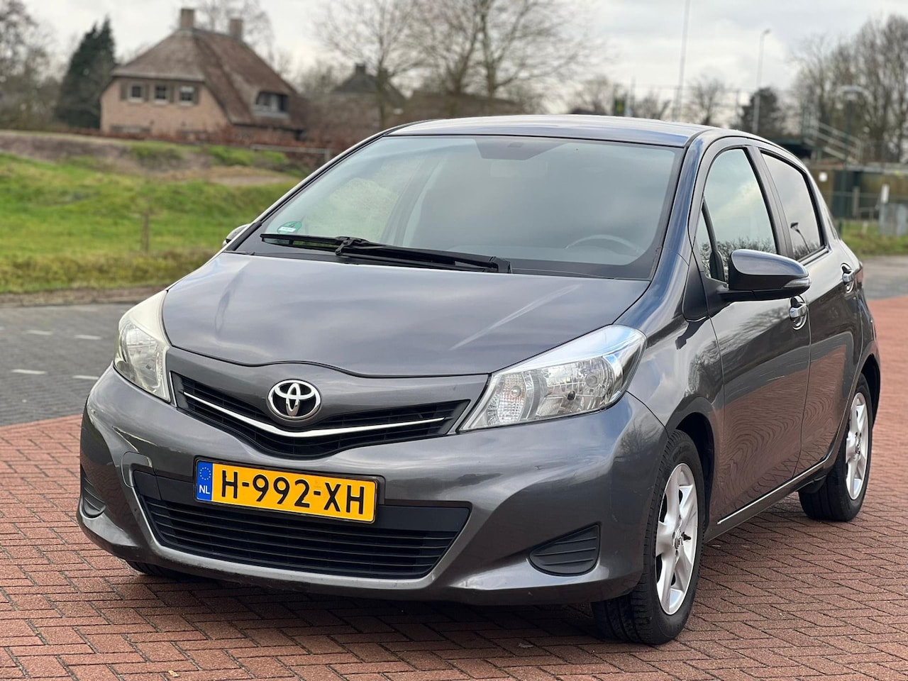 Toyota Yaris - 1.3 VVT-i Dynamic/Airco/Cruise/LMV/Camera - AutoWereld.nl