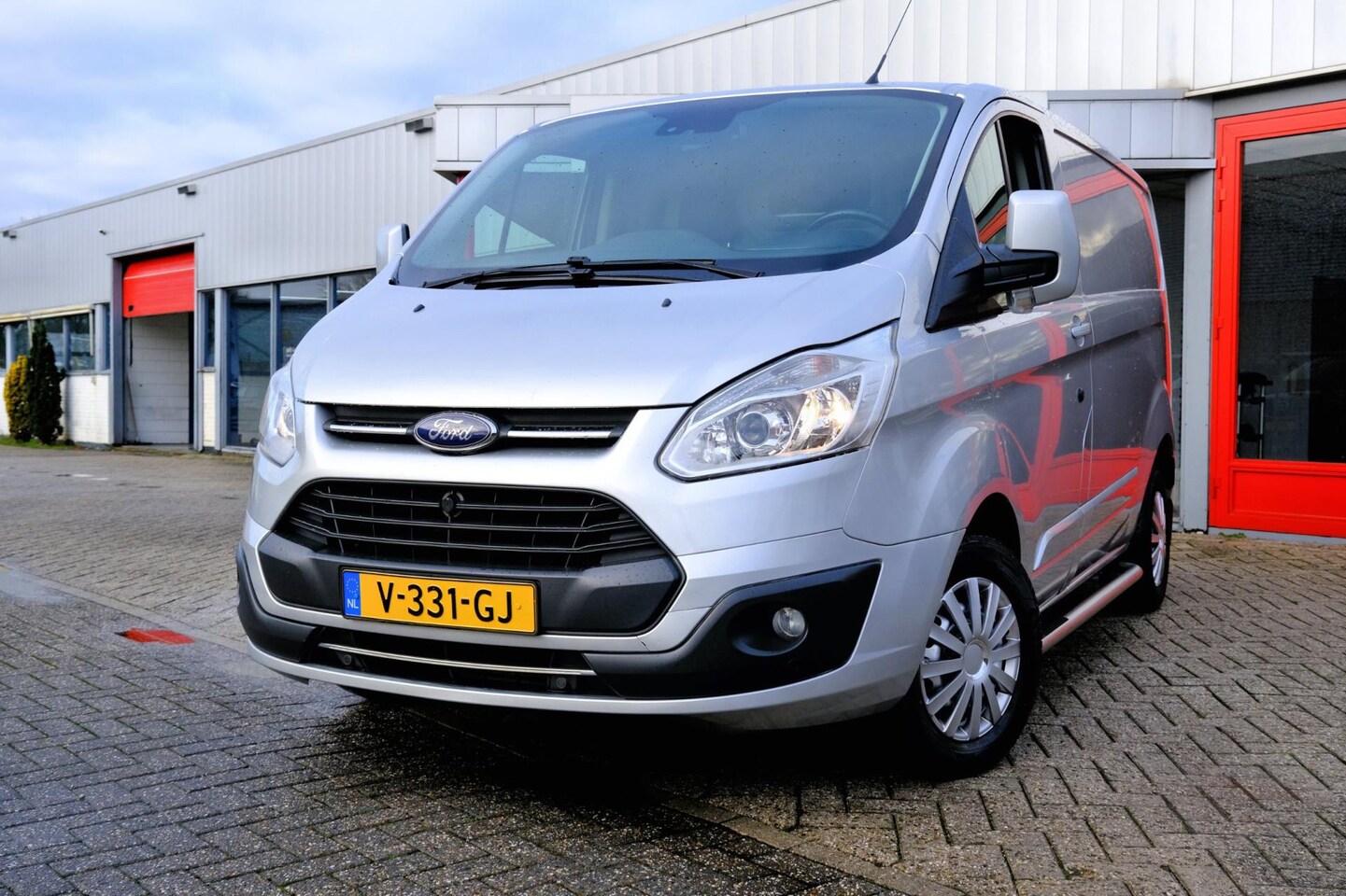 Ford Transit Custom - 270 2.0 TDCI 170pk L1H1 Limited Aut. Navi|Cam|Airco|PDC - AutoWereld.nl