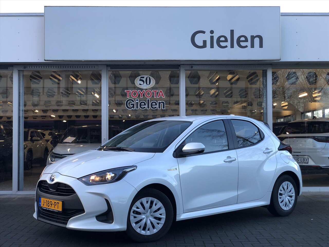 Toyota Yaris - 1.5 Hybrid Active | Eerste eigenaar, Parelmoer wit, Parkeercamera, Adaptive cruise control - AutoWereld.nl