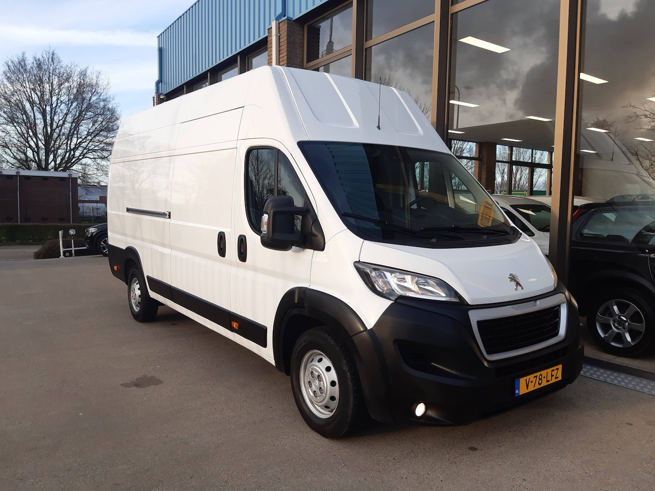 Peugeot Boxer - Extra hoog 140pk L4/H3 Airco Cruise control Navi Achteruitrijcamera - AutoWereld.nl