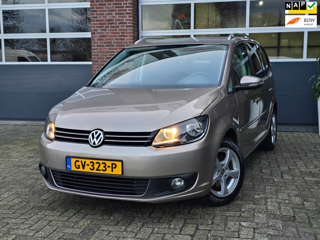 Volkswagen Touran - 1.6 TDI Highline BlueMotion 7p. DSG|Clima |Navi - AutoWereld.nl