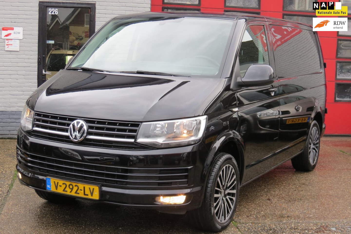 Volkswagen Transporter - 2.0 TDI L1H2 Highline 2.0 TDI L1H2 Highline ,AUTOMAAT , NAVI, LM VELG - AutoWereld.nl