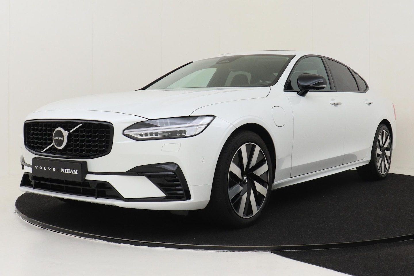 Volvo S90 - RECHARGE T8 AWD ULTIMATE DARK -PANO.DAK|360°CAM|HK-AUDIO|HEAD-UP DISP. - AutoWereld.nl