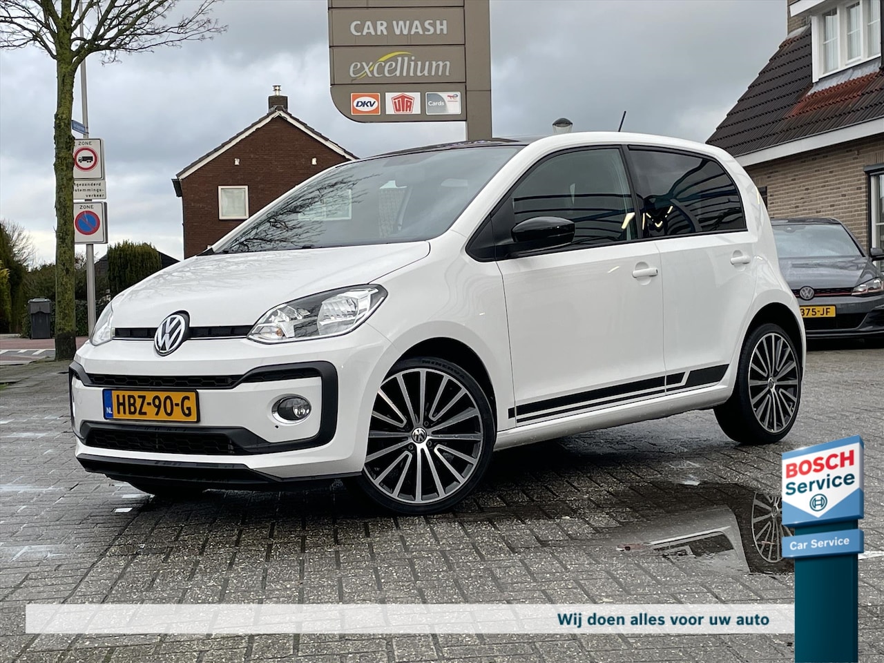 Volkswagen Up! - 1.0 TSI BMT / Stoelverwarming / Bleutooth / Pdc / 5drs / Lichtmetaal - AutoWereld.nl