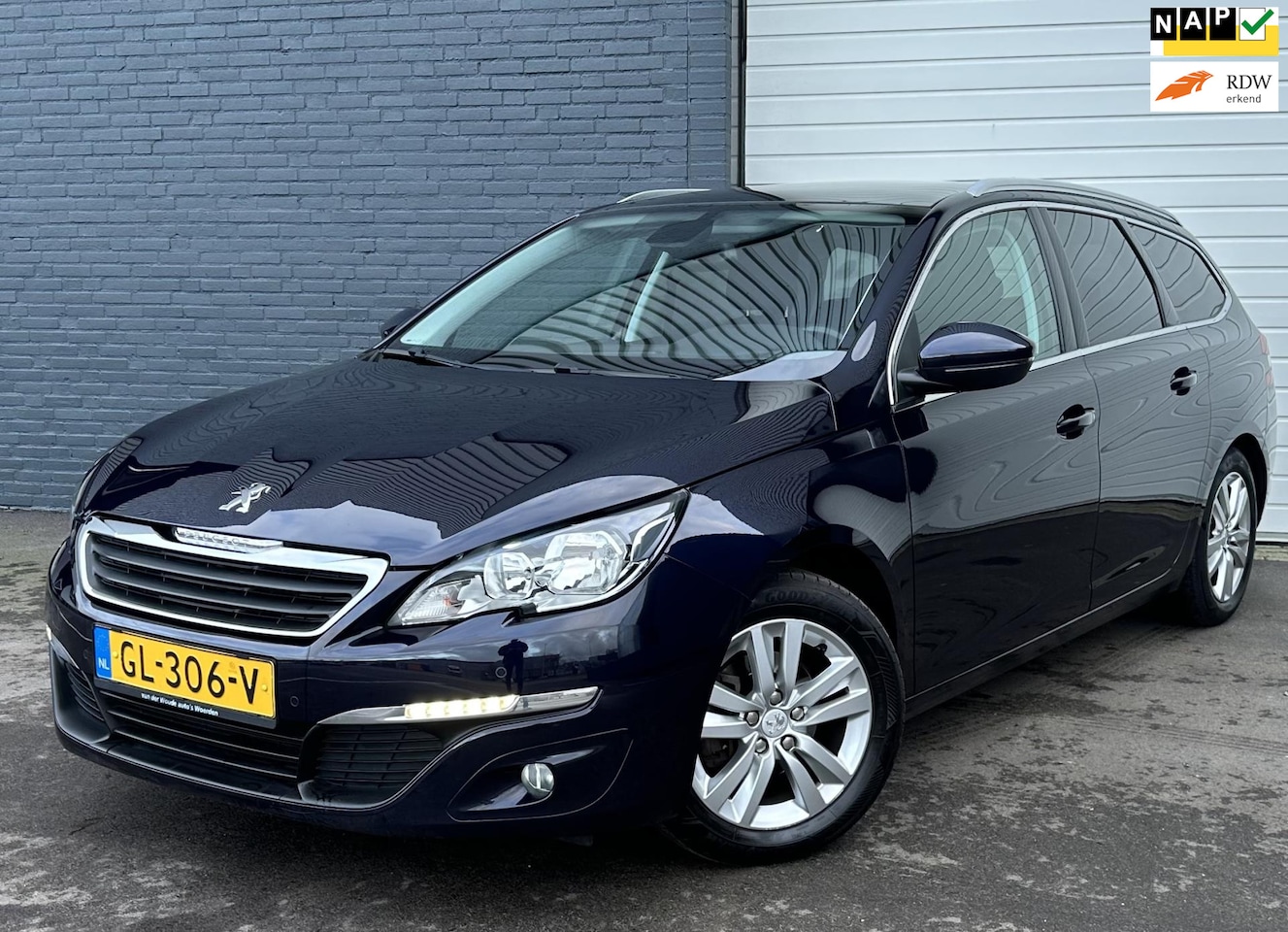 Peugeot 308 SW - 1.2 PureTech Blue Lease Executive MOTORREVISIE/PANO/CLIMA/CRUISE/PDC - AutoWereld.nl