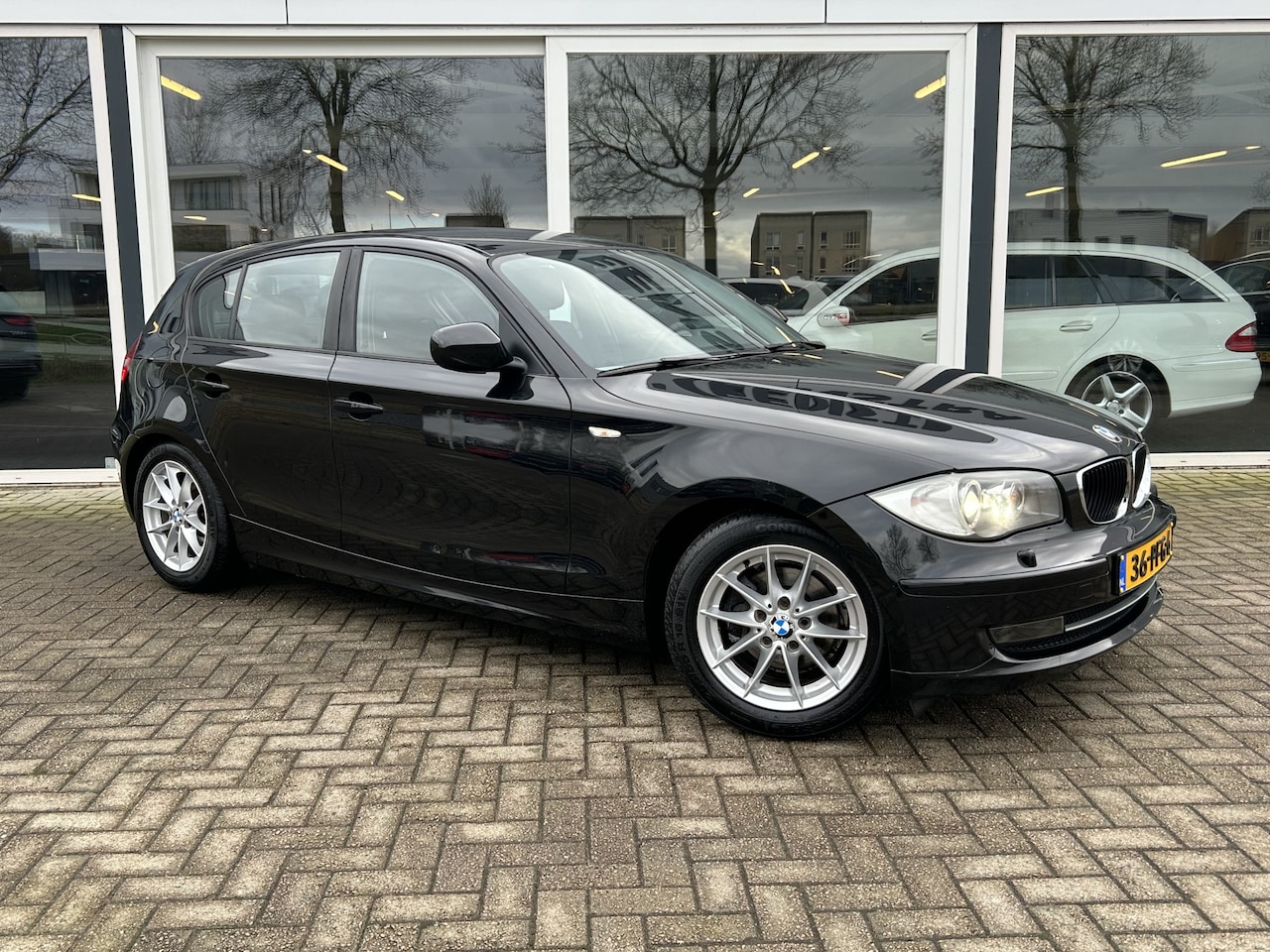 BMW 1-serie - 116i EffDyn. Ed. Business Line Ultimate Edition Navi / Xenon / Clima / Telefoon - AutoWereld.nl