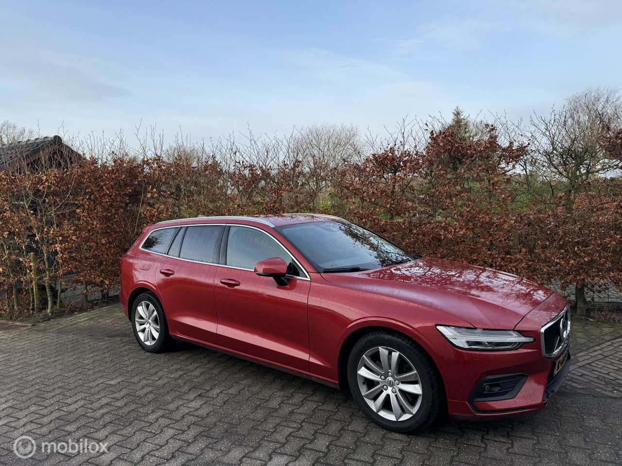 Volvo V60 - 2.0 B4 Business Pro Hybride !!! Elektrisch / Benzine Dealer - AutoWereld.nl