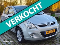 Hyundai i20 - 1.2i Business Edition airco stoelverwarming elektrische ramen trekhaak