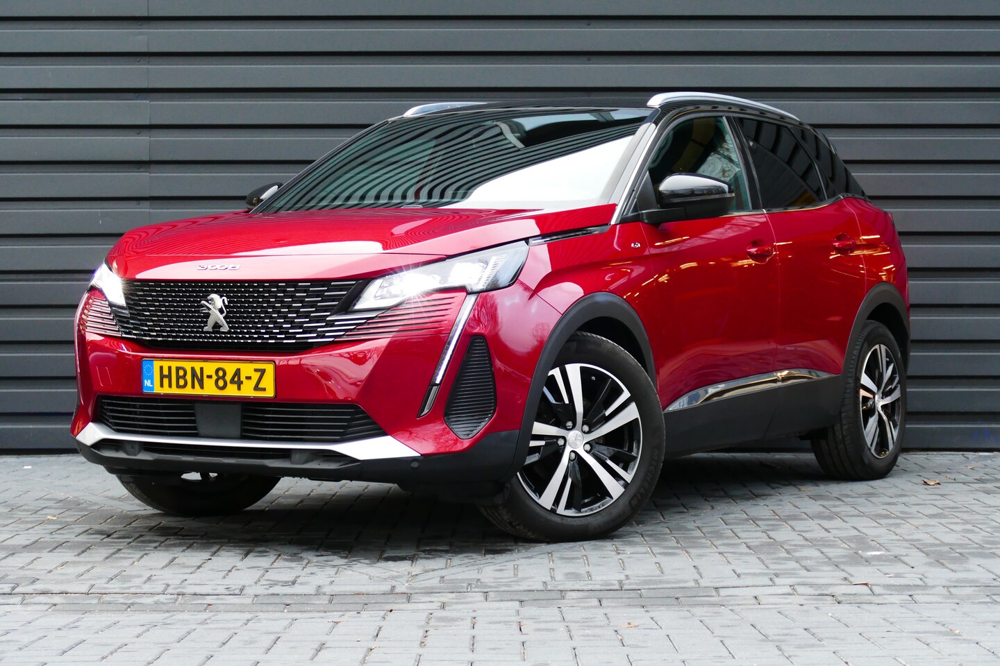 Peugeot 3008 - 1.2 PURETECH 130PK GT AUTOMAAT / NAVI / CLIMA / PDC / 18" LMV / CAMERA / TREKHAAK / KEYLES - AutoWereld.nl