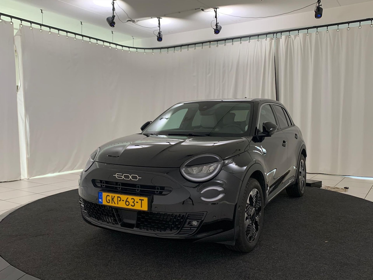 Fiat 600 - 1.2 Hybrid 100pk Automaat La Prima / Leder / Camera / Navi - AutoWereld.nl