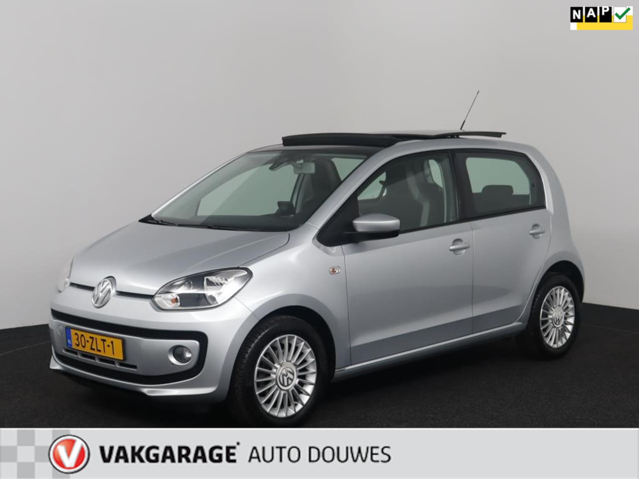 Volkswagen Up! - 1.0 high up! |NAP |2e eigenaar |Automaat | Pano | 5drs. | Cruise - AutoWereld.nl