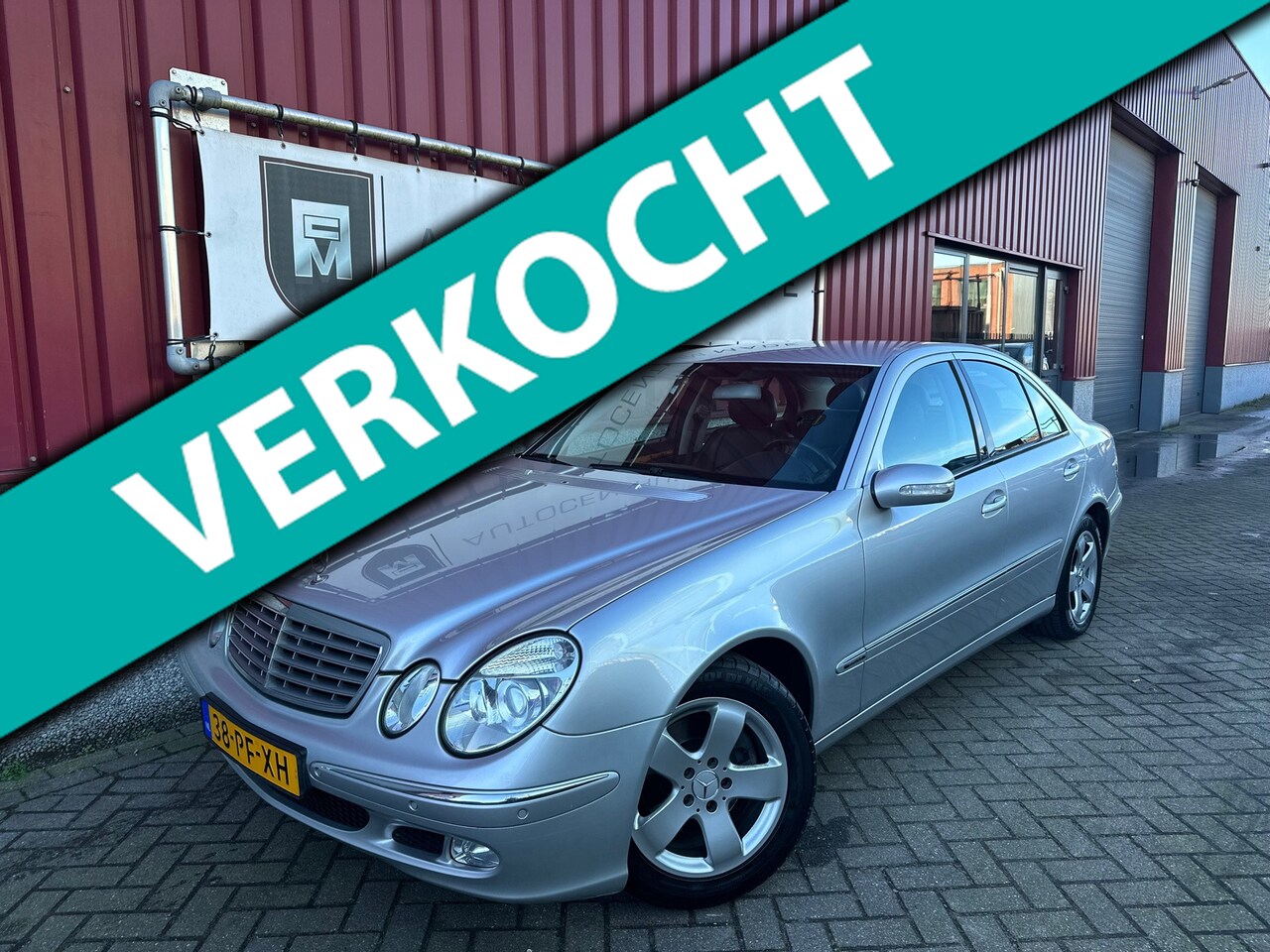 Mercedes-Benz E-klasse - 240 Elegance // Automaat // Leer // Navi // PDC // - AutoWereld.nl