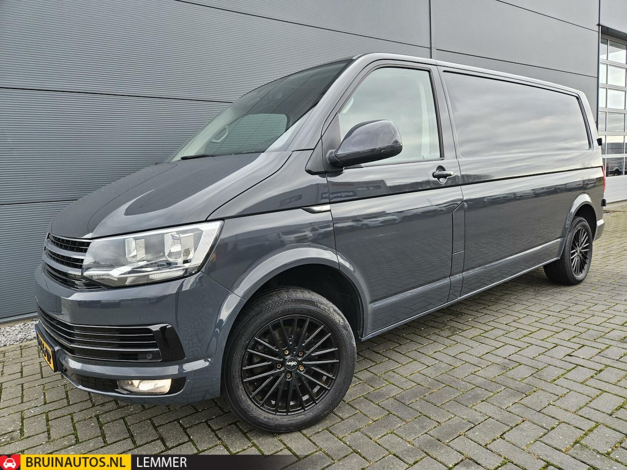 Volkswagen Transporter - 2.0 TDI L2H1 Edition Navi 150 PK - AutoWereld.nl