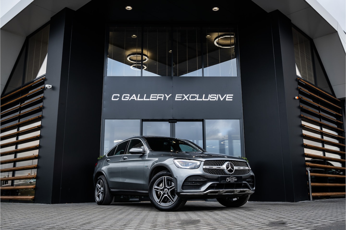 Mercedes-Benz GLC-klasse Coupé - 300e 4MATIC Premium - Panorama | Burmester | Elek. Trekhaak | Stoelkoeling & Massage | ACC - AutoWereld.nl