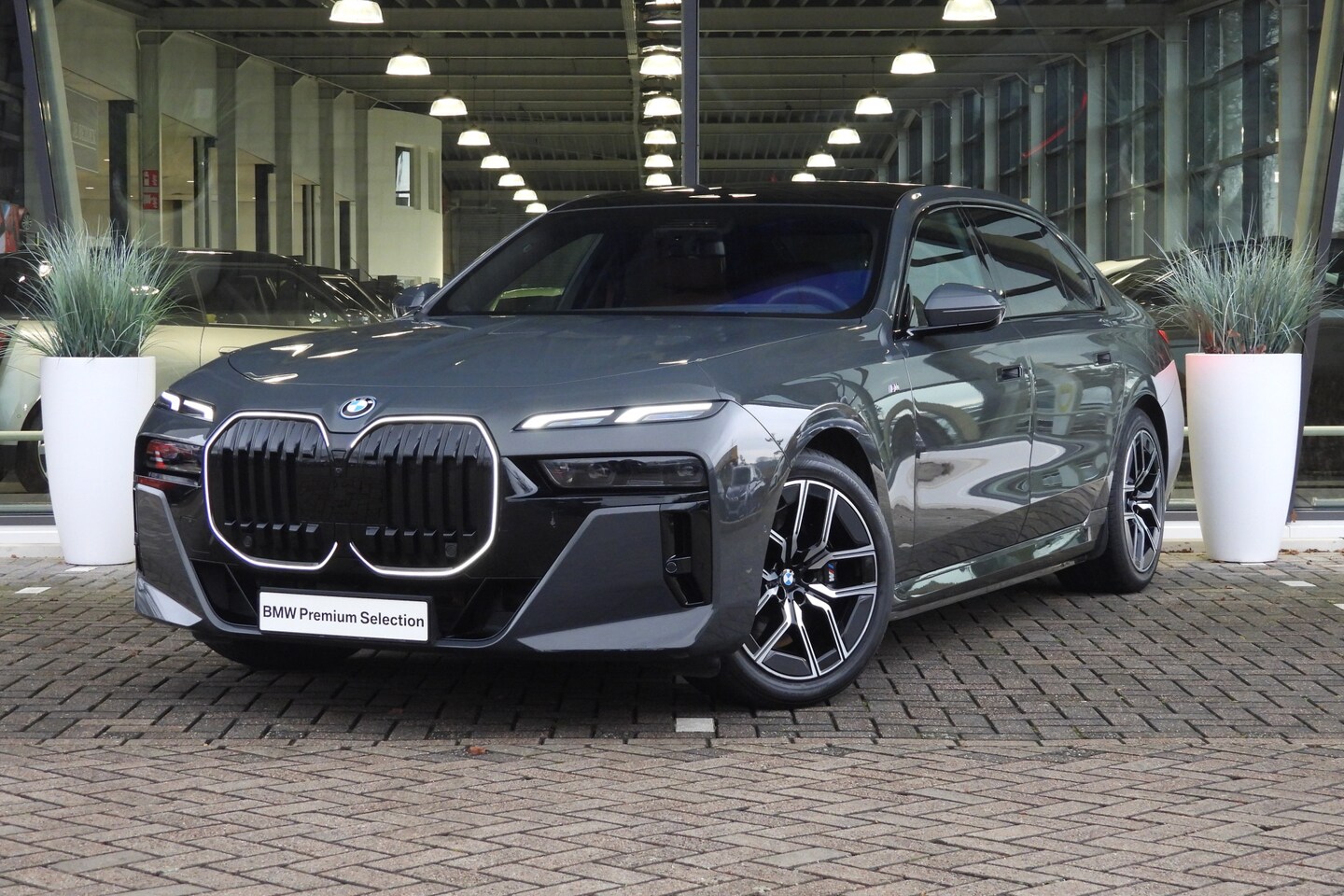 BMW i7 - eDrive50 High Executive M Sport / Panoramadak Sky Lounge / Massagefunctie / Parking Assist - AutoWereld.nl