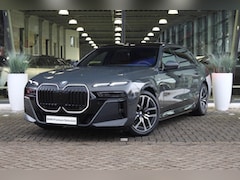 BMW i7 - eDrive50 High Executive M Sport / Panoramadak Sky Lounge / Massagefunctie / Parking Assist