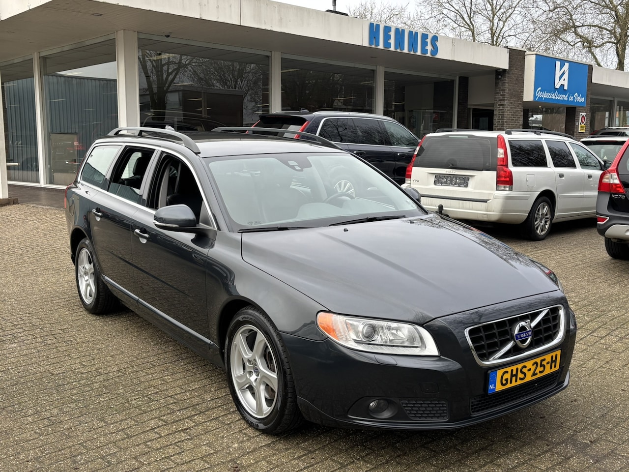 Volvo V70 - 2.0 T5 213pk 5 Cilinder Xenon Stoelverwarming - AutoWereld.nl