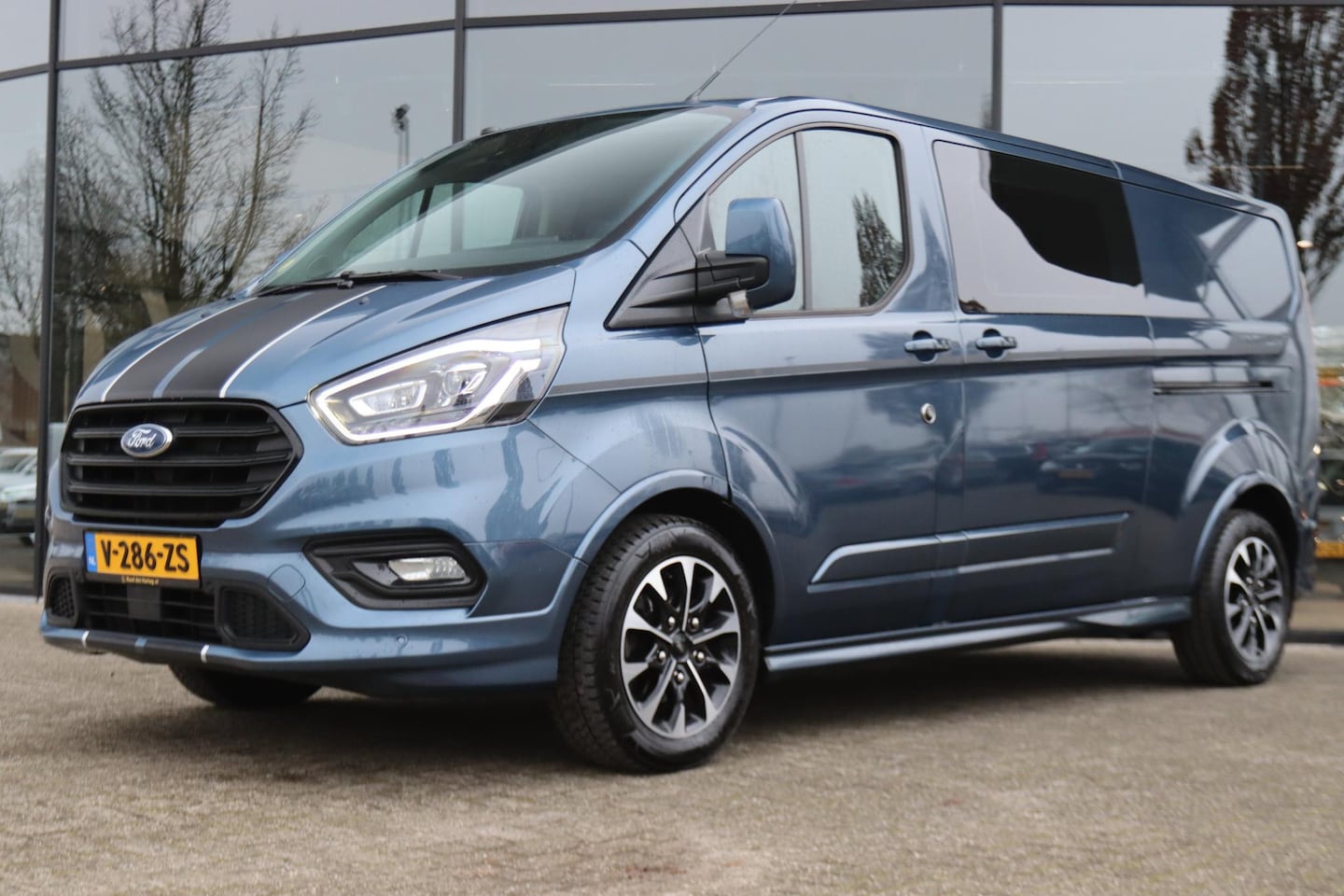 Ford Transit Custom - 310 2.0 TDCI AUT. L2H1 SPORT DC 2 SCHUIFDEUREN | XENON | CARPLAY | TREKHAAK | WINTERPACK - AutoWereld.nl